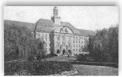 Das von 1908 bis 1913 erbaute und am 17. Mai 1913 eingeweihte Justizgebäude in der Zweigertstraße